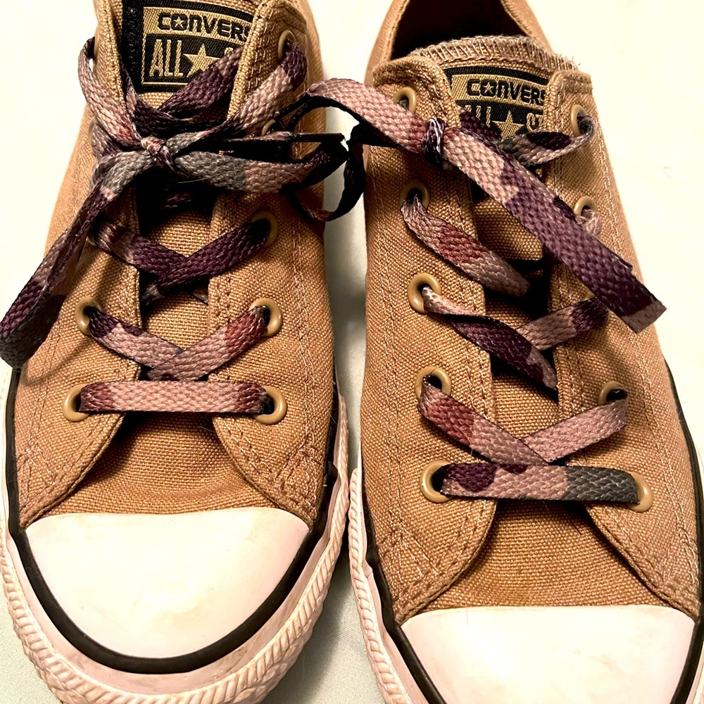 Converse Camo Size 6